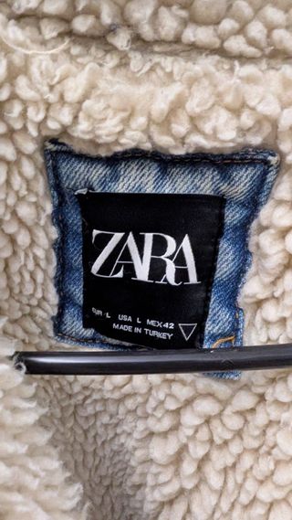 Abrigo Zara forrado beige y azul