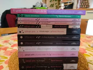 La Isadora Moon - El gran llibre de màgia de la...