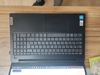 Lenovo Portatile 15.6 FHD