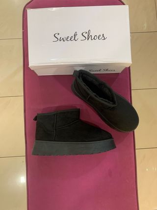 Stivaletti neri con pelo stile ugg