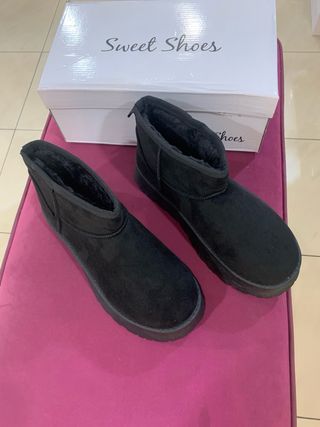 Stivaletti neri con pelo stile ugg