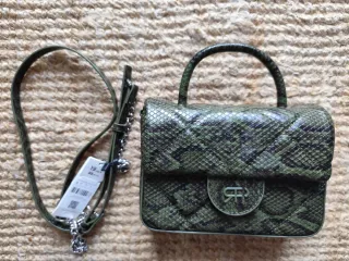 Bolso pequeño verde estampado