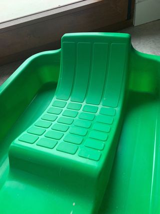 Trineo verde para niños