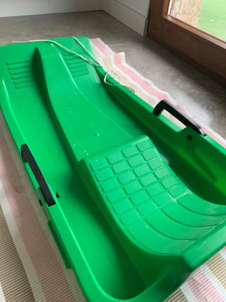 Trineo verde para niños