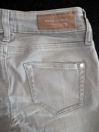 Vaqueros grises Mango