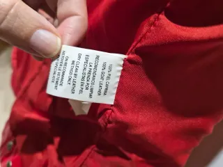 Cazadora cuero rojo Stradivarius.