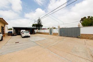 Chalet en venta en Las Lagunas - Campano en Chiclana de la Frontera