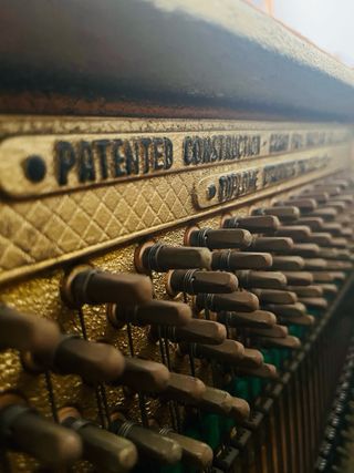 Piano de pared Petrof