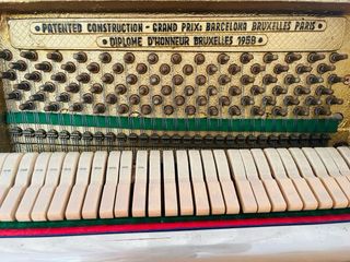 Piano de pared Petrof