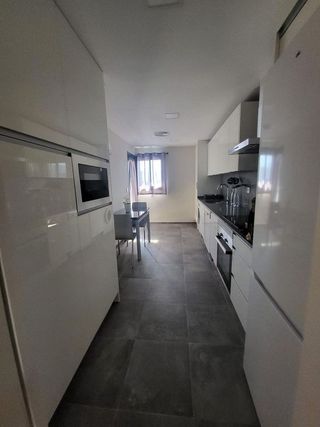 Piso en alquiler en Poniente-Norte - Miralbaida - Parque Azahara en Córdoba