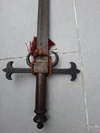 Espada decorativa antigua