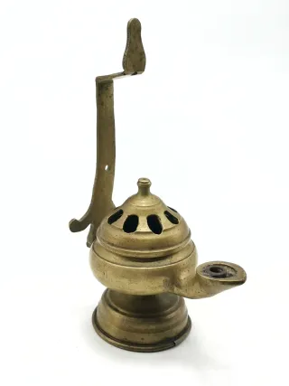 Bonito candil antiguo realizado en bronce