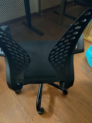 Silla giratoria de oficina negra