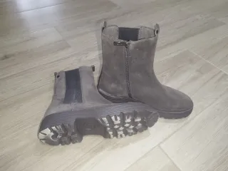 Botines grises de ante