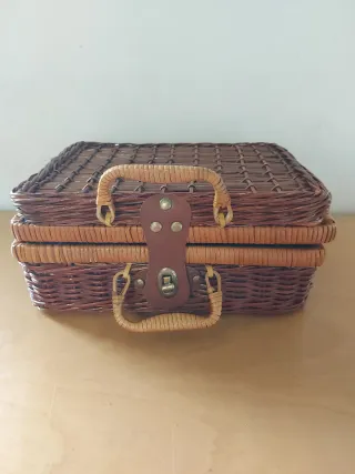 Cistella de picnic de mimbre