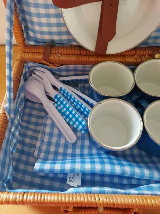 Cistella de picnic de mimbre