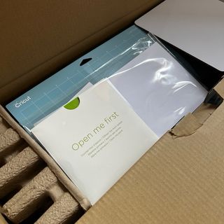 Cricut Explore Air 2 NUEVA con muchos accesorios.