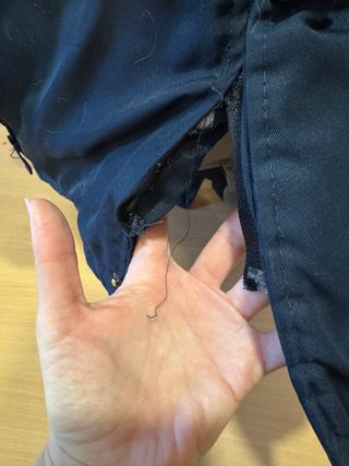 Chaqueta azul con capucha y pelo