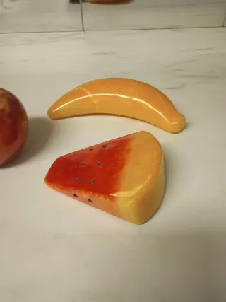 Figuras de piedra decorativas.