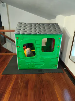 Caseta infantil de plástico 135cm alto x 115ancho