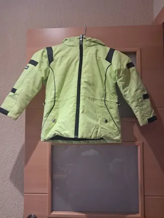 Chaqueta de nieve verde y negra