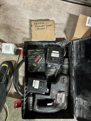 Taladro percutor Bosch con baterías