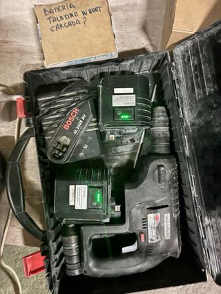 Taladro percutor Bosch con baterías