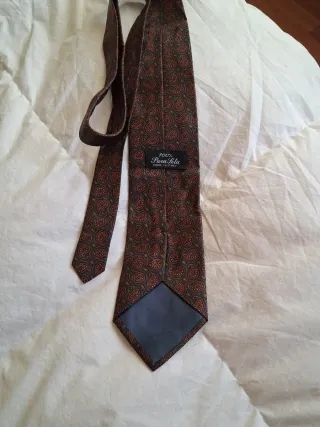 Cravatta fantasia paisley marrone e rossa
