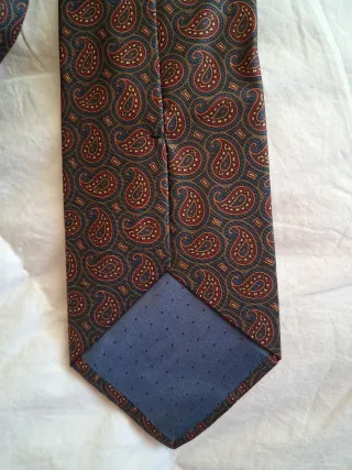 Cravatta fantasia paisley marrone e rossa