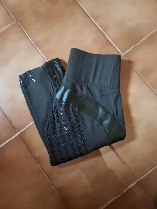 Pantalones de equitación negros con detalles