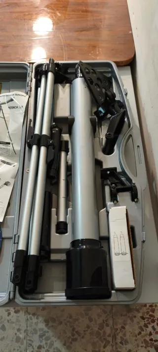 Telescopio completo con trípode y accesorios