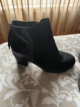 Botines negros tacón efecto piel