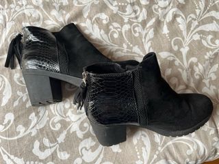 Botines negros tacón efecto piel