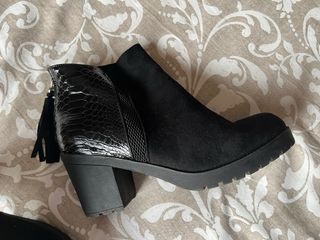 Botines negros tacón efecto piel