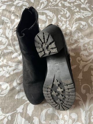 Botines negros tacón efecto piel