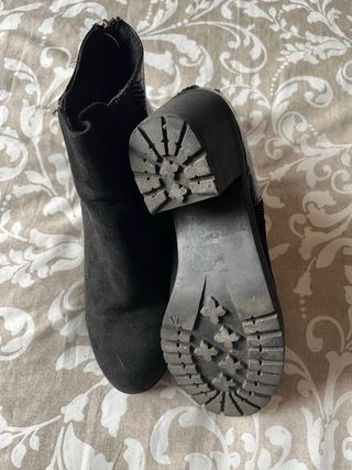 Botines negros tacón efecto piel
