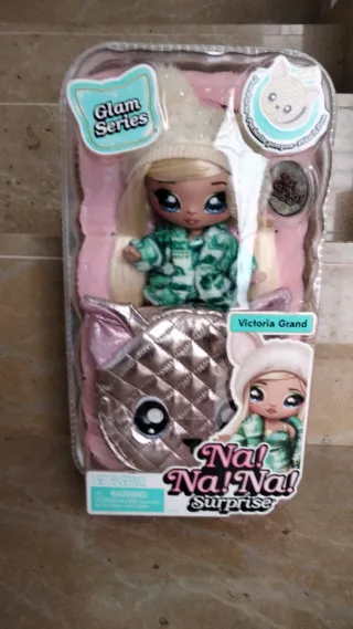 Na! Na! Na! Surprise Glam Victoria Grand