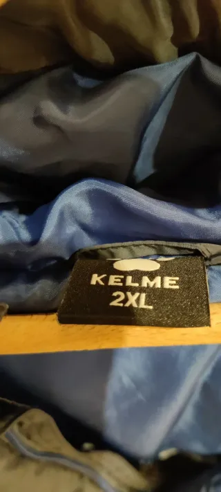 Chaqueta anorac Kelme azul  Acolchada