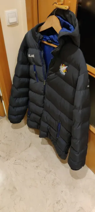 Chaqueta anorac Kelme azul  Acolchada