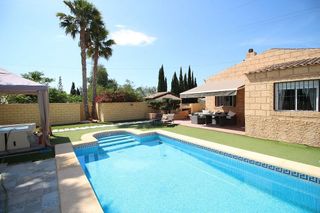 Chalet en venta en Albatera