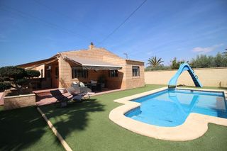 Chalet en venta en Albatera