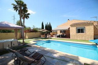 Chalet en venta en Albatera