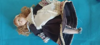 Lotto di 7 Bambole Antiche in Porcellana