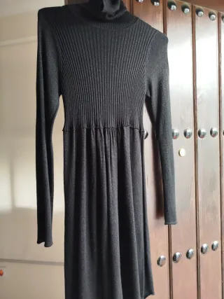 Vestido negro cuello alto tejido