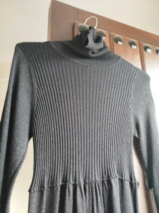 Vestido negro cuello alto tejido