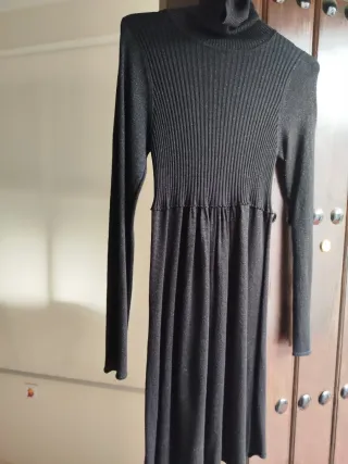 Vestido negro cuello alto tejido