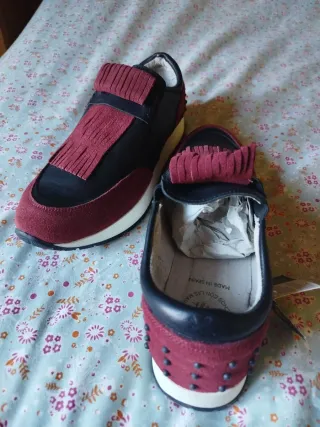 Zapatillas Avispas Talla 40 Negras y burdeos