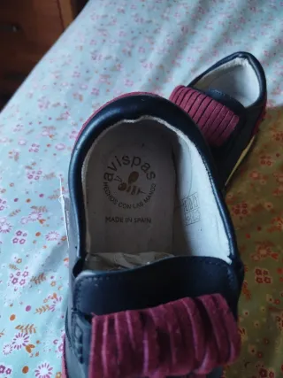 Zapatillas Avispas Talla 40 Negras y burdeos