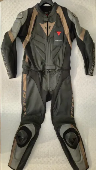 Mono Dainese AVRO 4 (Talla 48)
