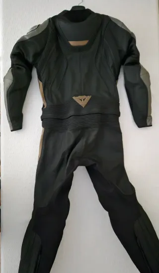 Mono Dainese AVRO 4 (Talla 48)